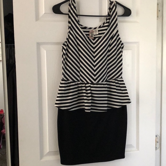 Dress - Picture 2 of 3